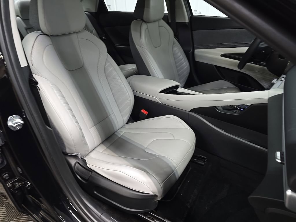 Used 2023 Hyundai Elantra Limited FWD image 10