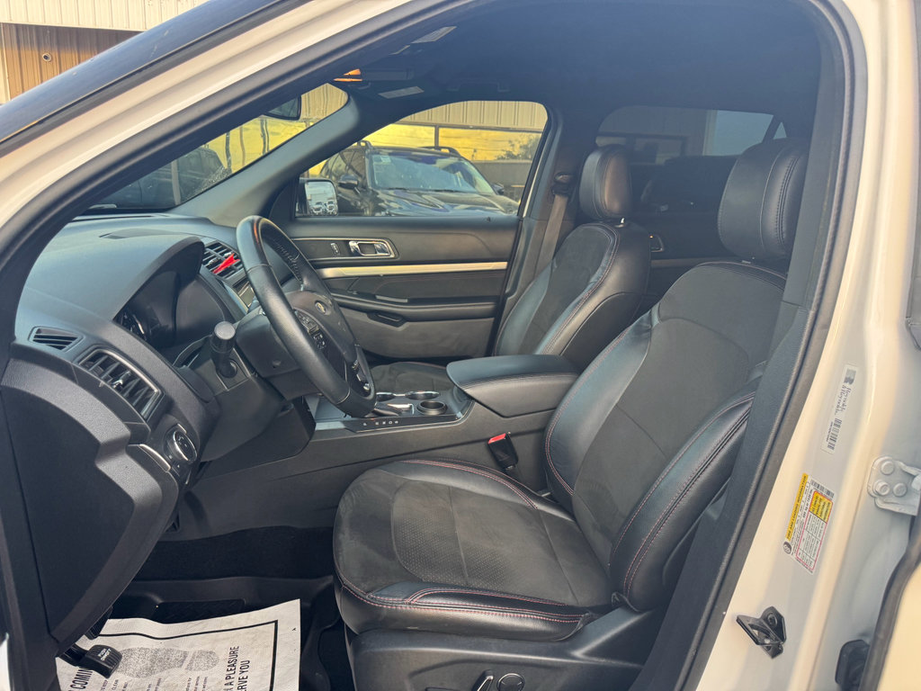 Used 2018 Ford Explorer XLT w/ Equipment Group 202A image 11
