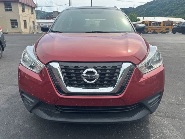 Used 2018 Nissan Kicks SV FWD image 2