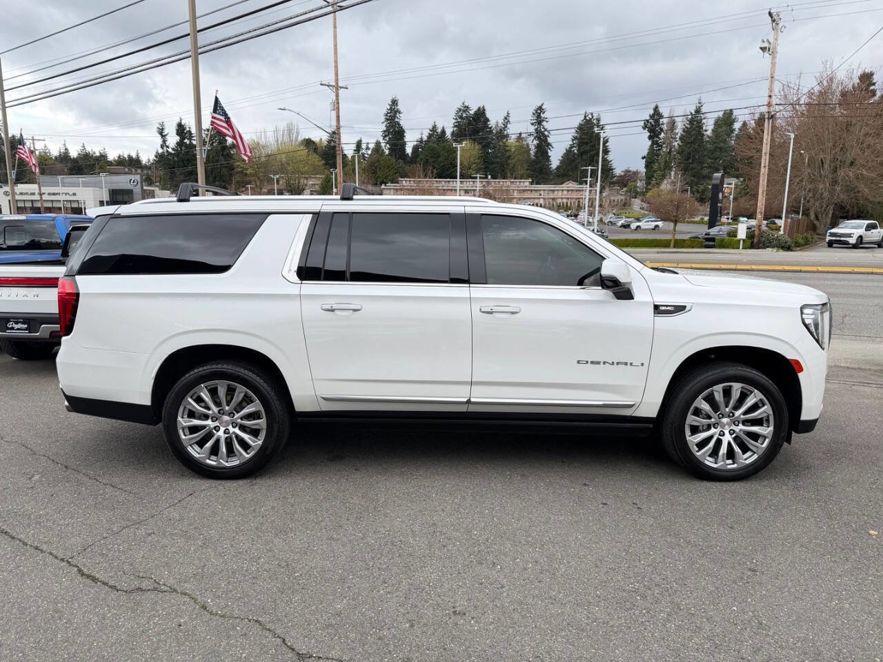 Used 2021 GMC Yukon XL Denali w/ Denali Ultimate Package image 13