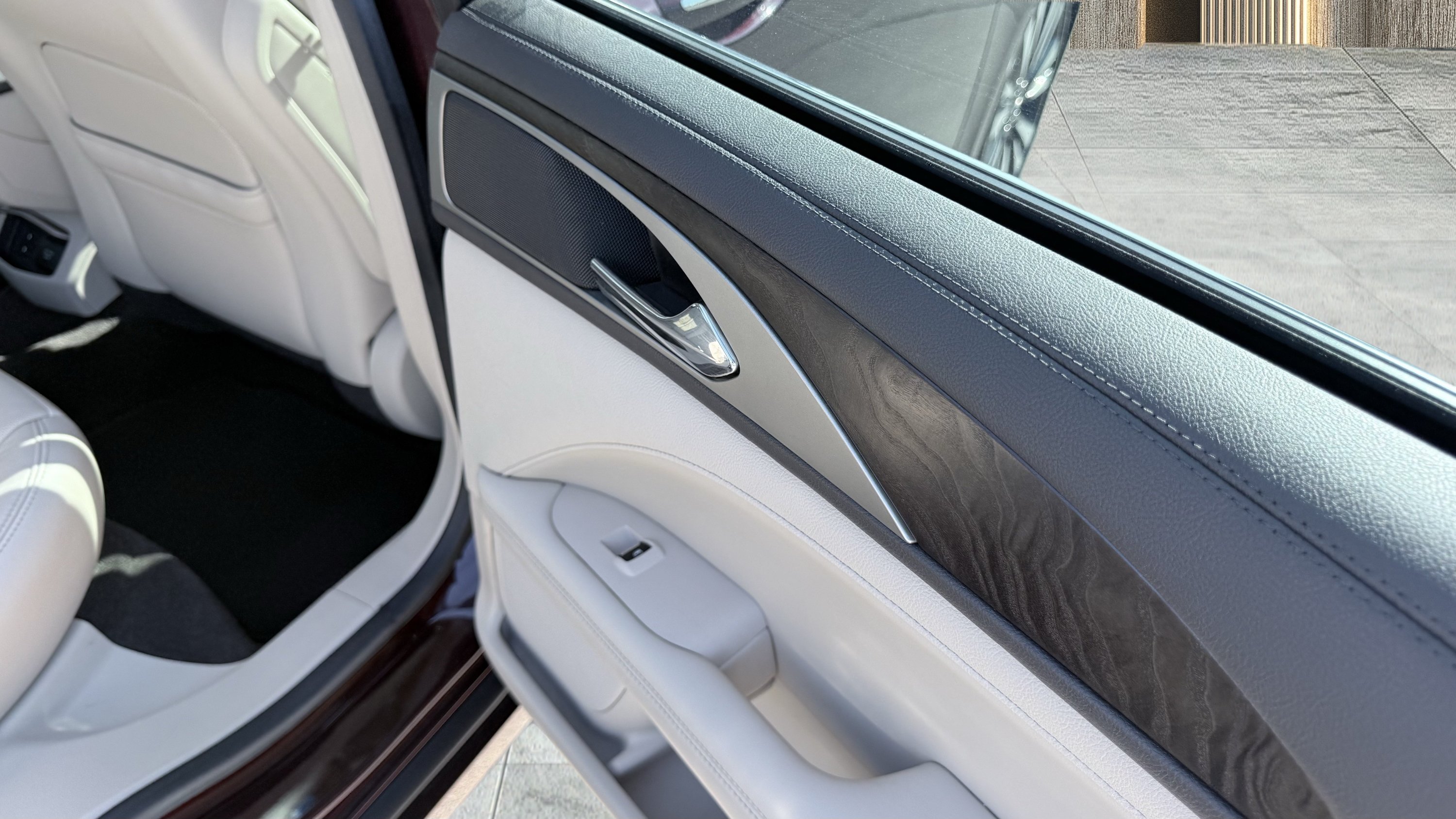 Used 2017 Lincoln MKZ Reserve FWD image 28