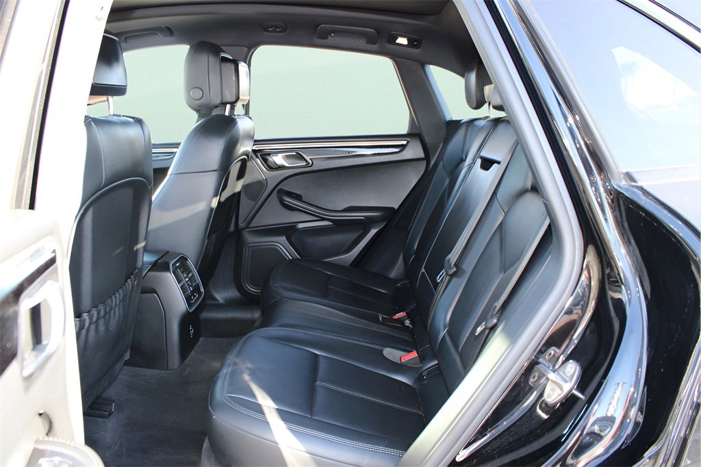 Used 2023 Porsche Macan Turbo image 16