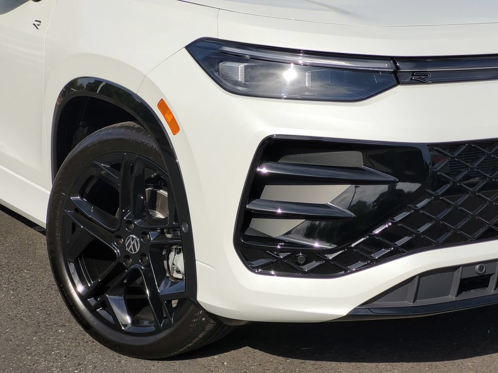 New 2026 Volkswagen Tiguan SE R-Line FWD image 3