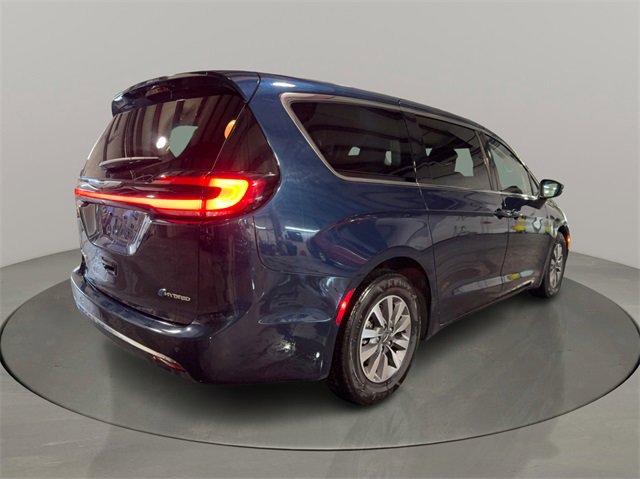 Used 2023 Chrysler Pacifica Touring-L image 7