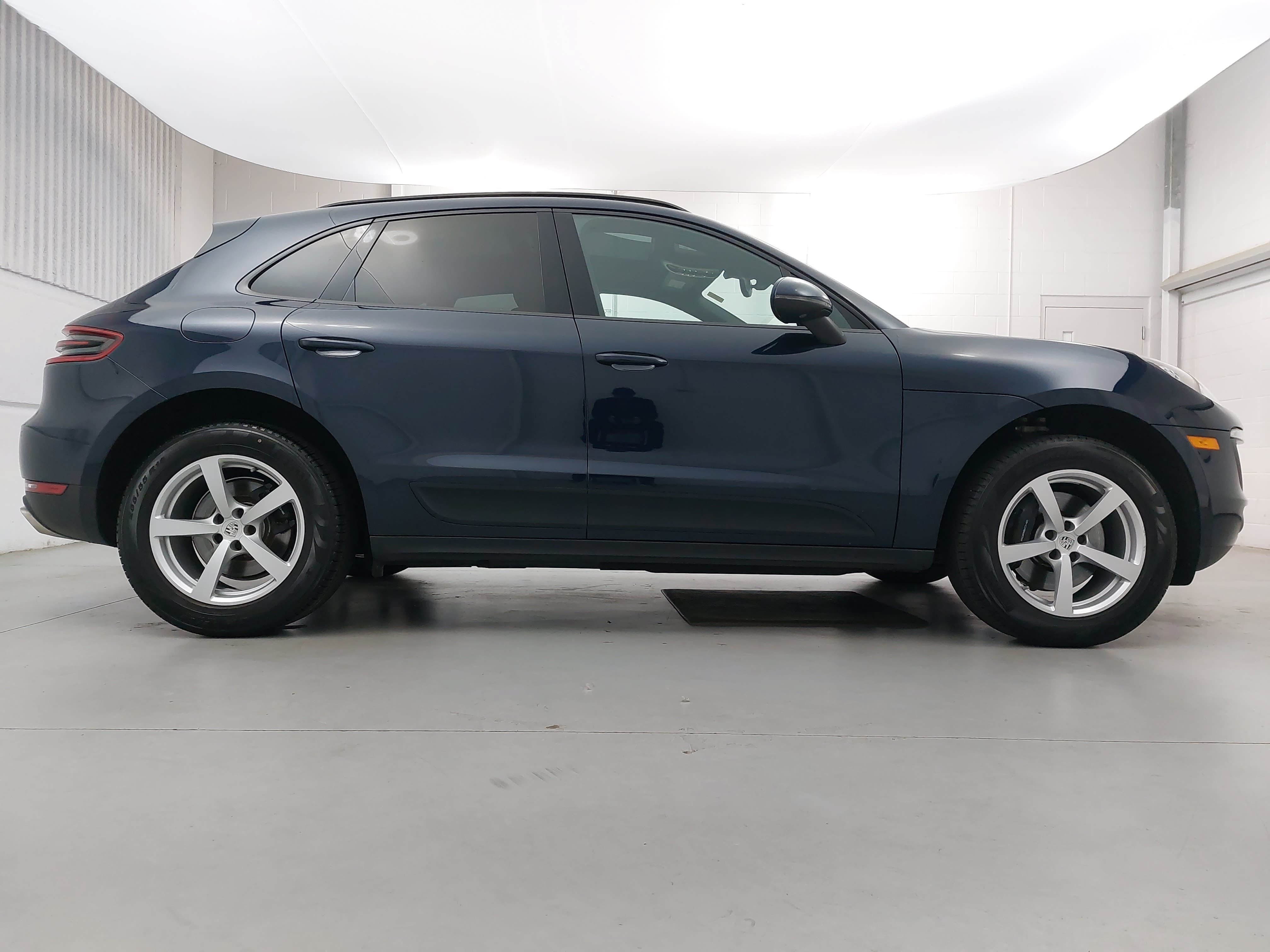 Used 2017 Porsche Macan AWD/4WD image 8
