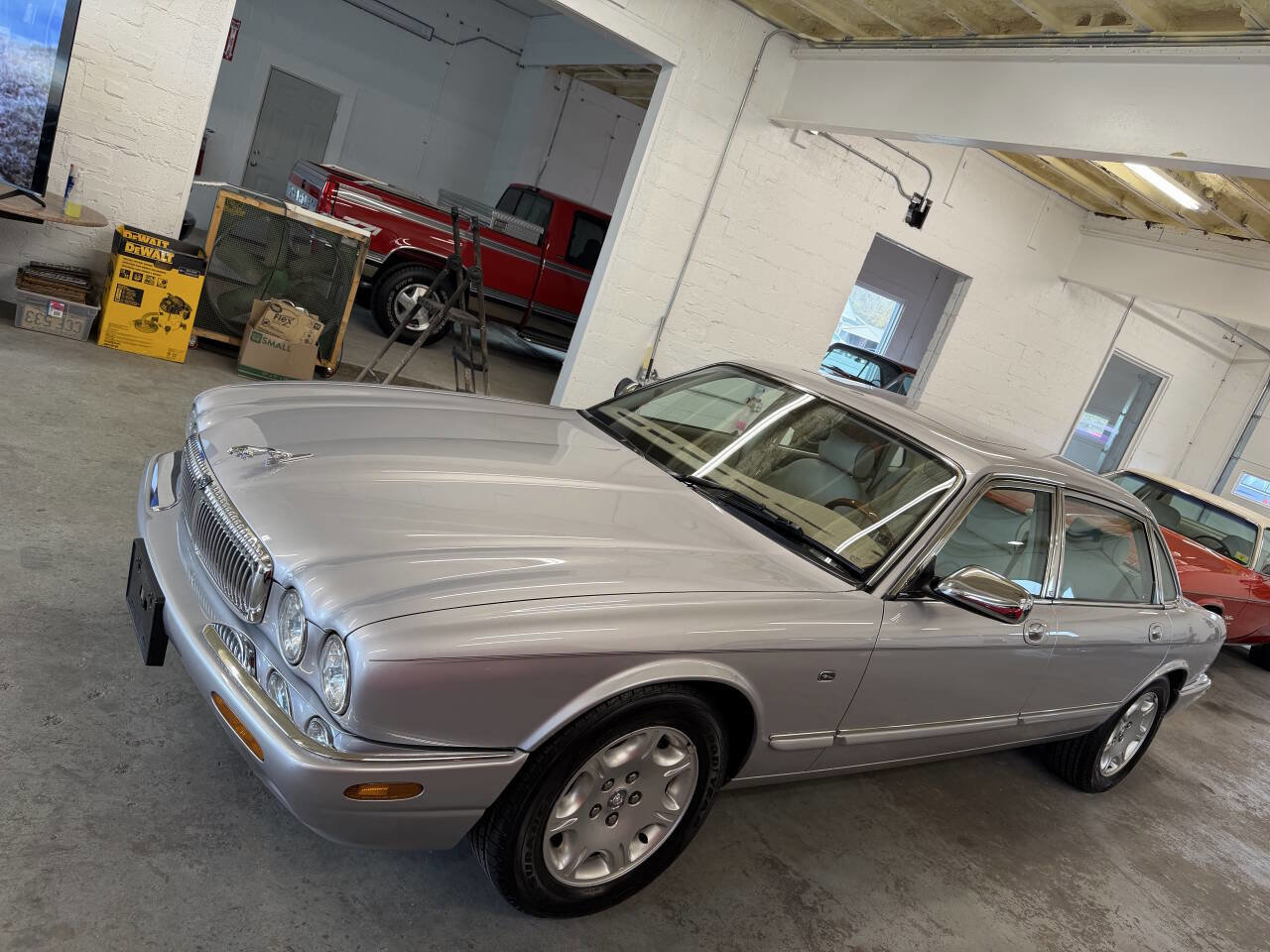 Used 2001 Jaguar XJ Vanden Plas image 4