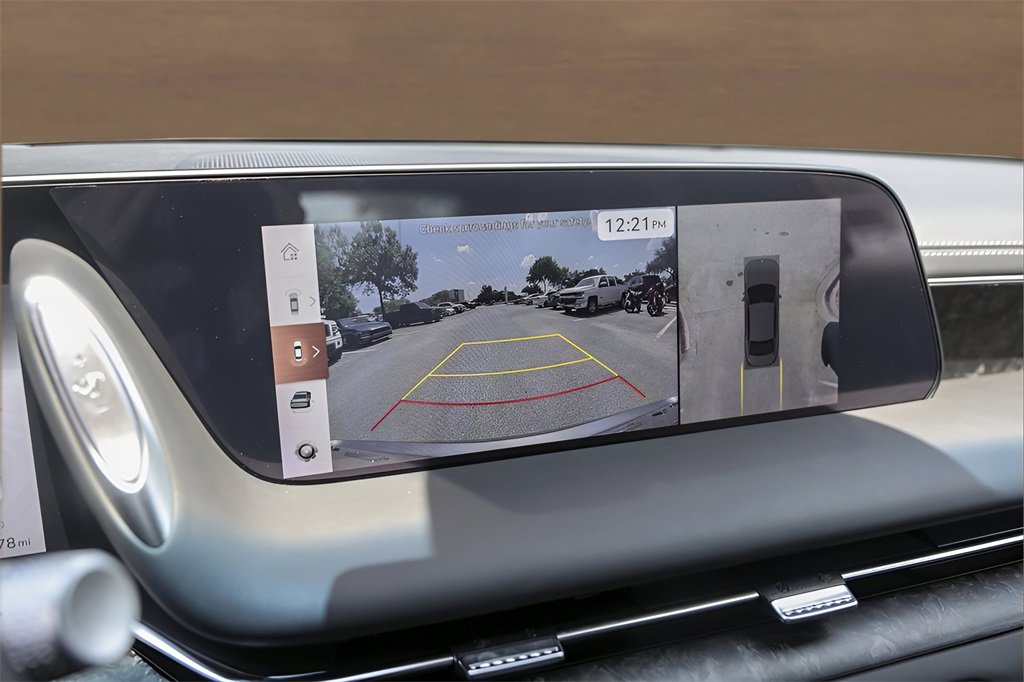 Used 2025 Genesis G90 3.5T image 17