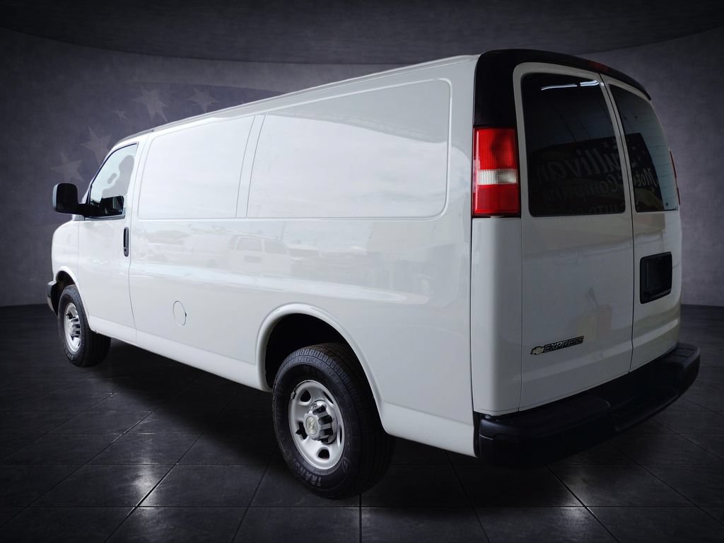 Used 2019 Chevrolet Express 2500 w/ Driver Convenience Package RWD image 3