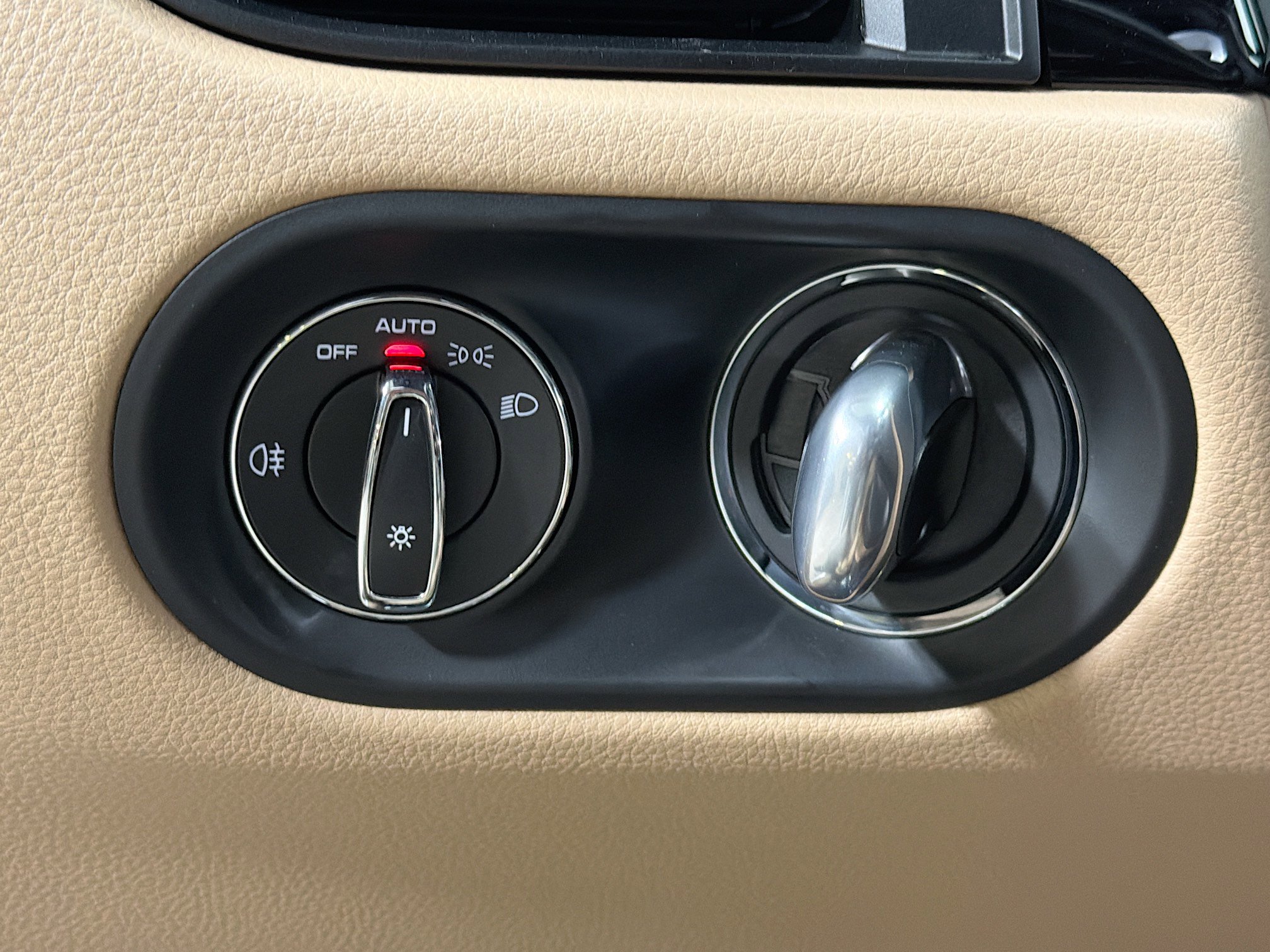 Certified 2025 Porsche Macan image 35
