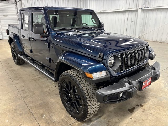 Used 2025 Jeep Gladiator Sport image 1