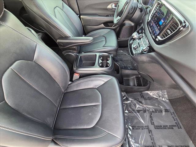 Used 2025 Chrysler Voyager LX image 19