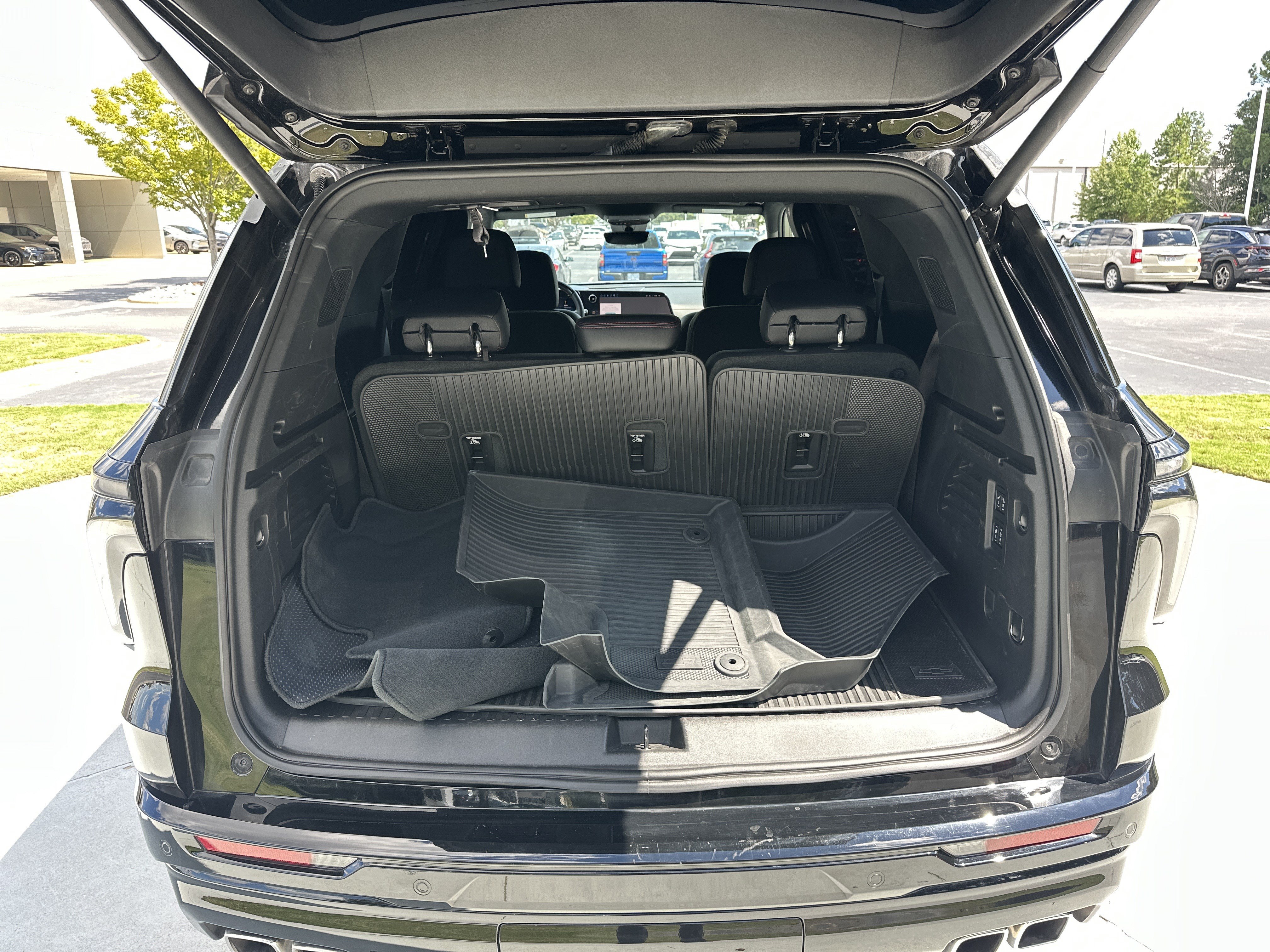 Used 2025 Chevrolet Traverse RS FWD image 33