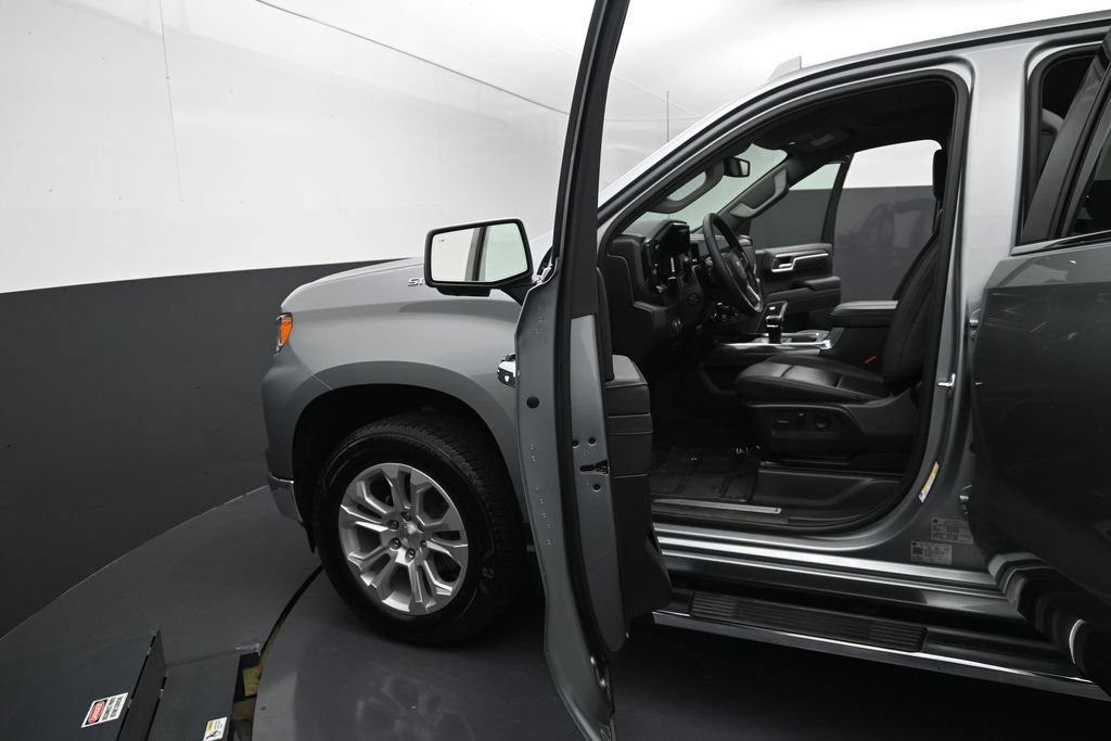 Certified 2025 Chevrolet Silverado 1500 LTZ AWD/4WD image 13