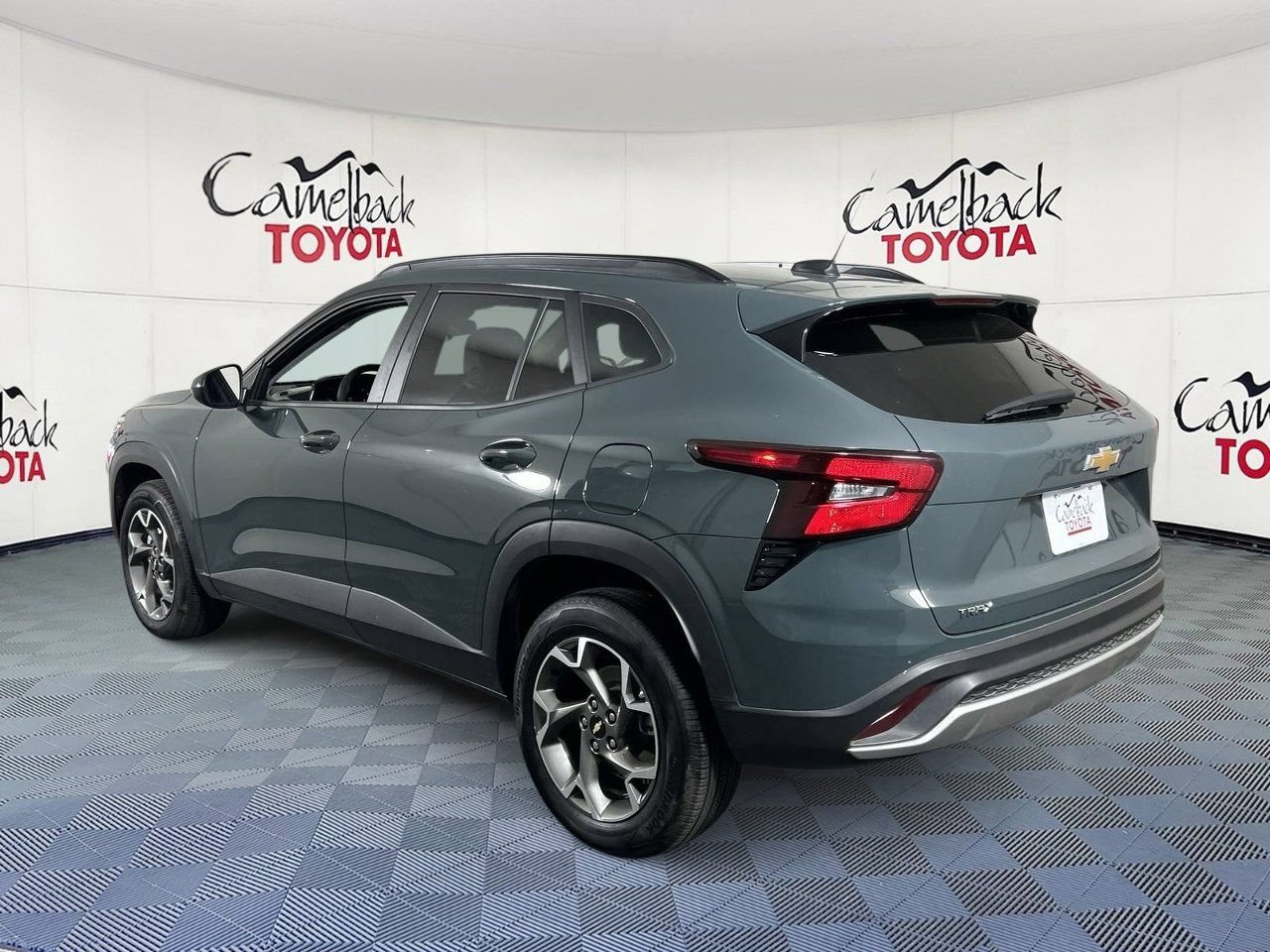 Used 2025 Chevrolet Trax LT FWD image 6