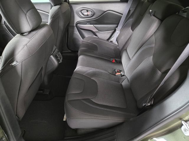 Used 2021 Jeep Cherokee Latitude FWD image 14