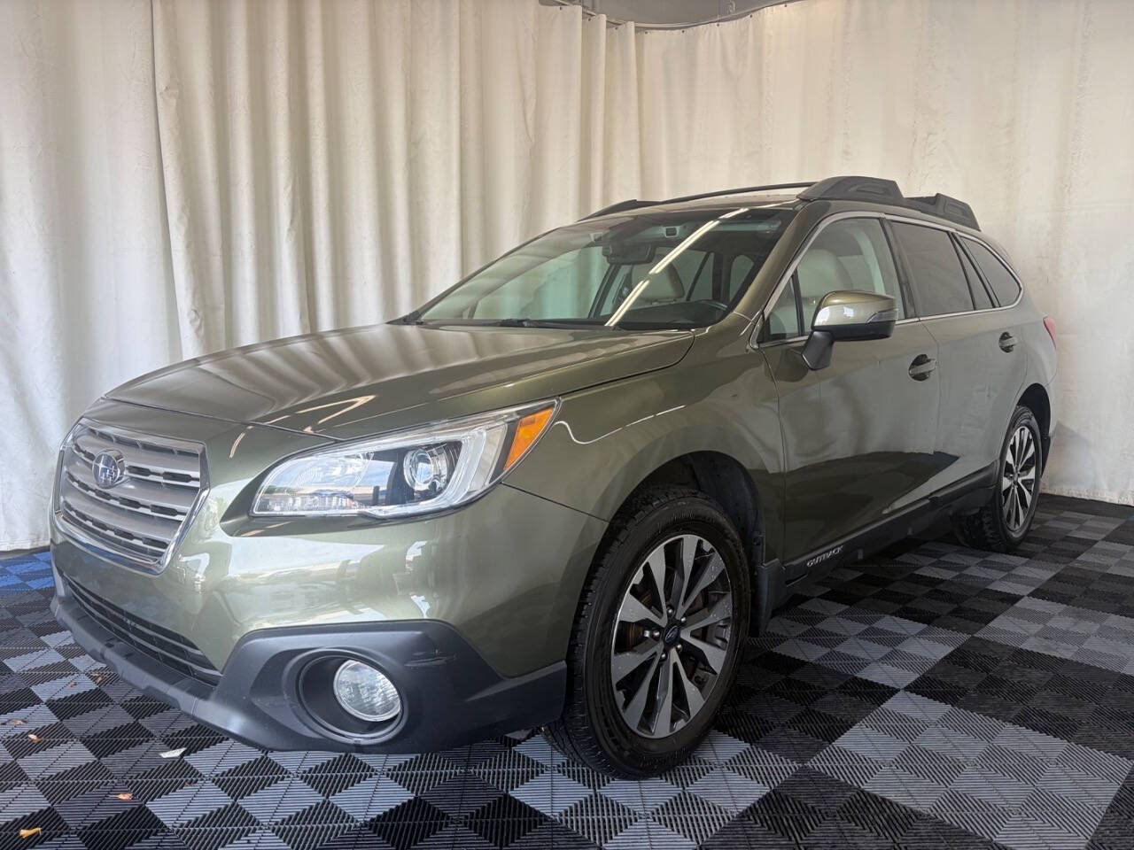 Used 2017 Subaru Outback 2.5i Limited AWD/4WD image 2