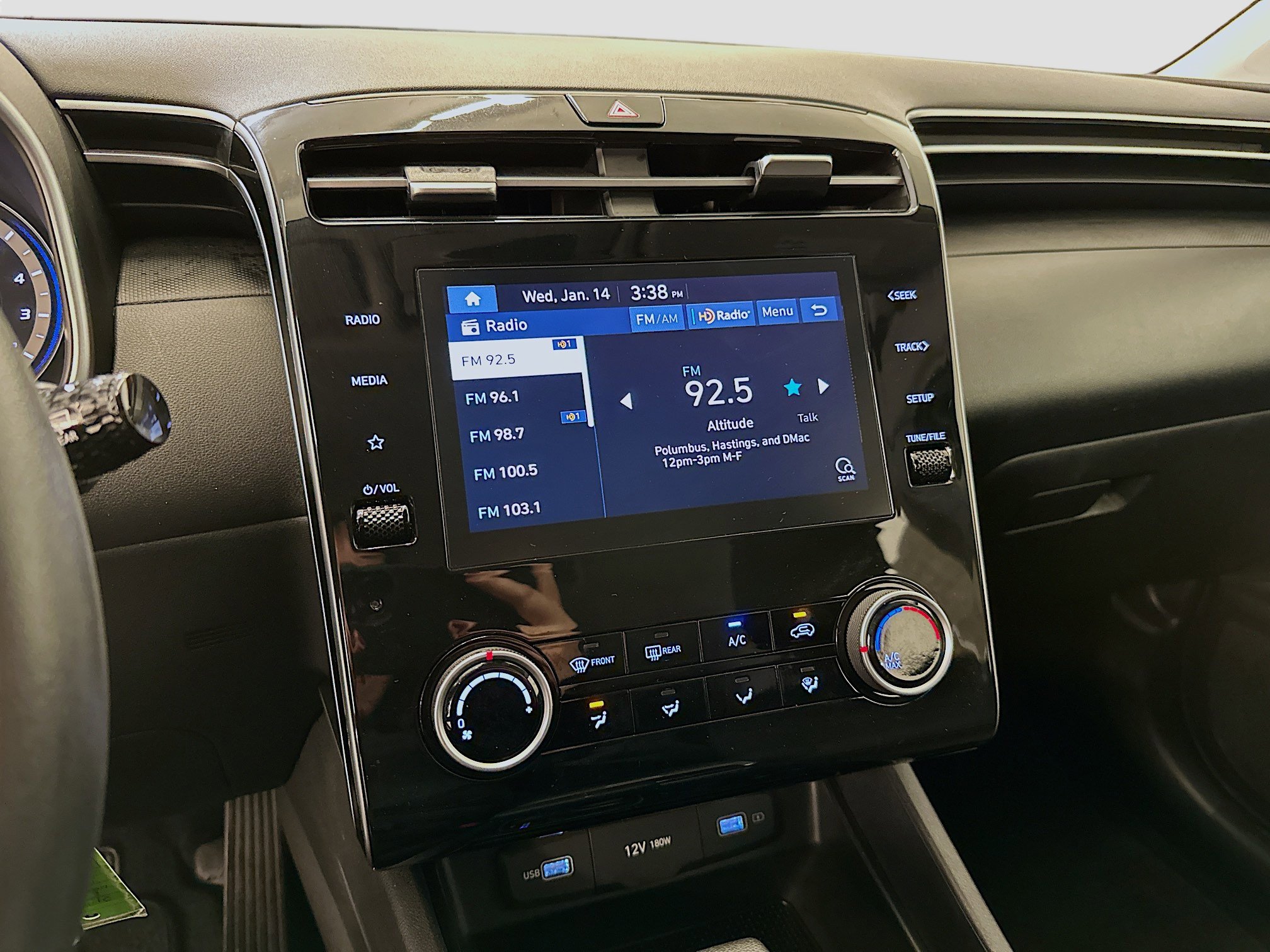 Used 2023 Hyundai Tucson SE image 25