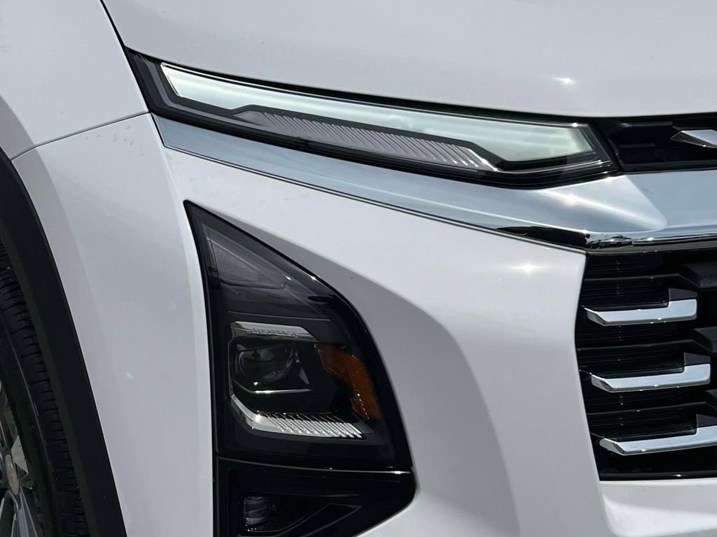 Used 2026 Chevrolet Equinox LT w/ Safety and Technology Package FWD image 11