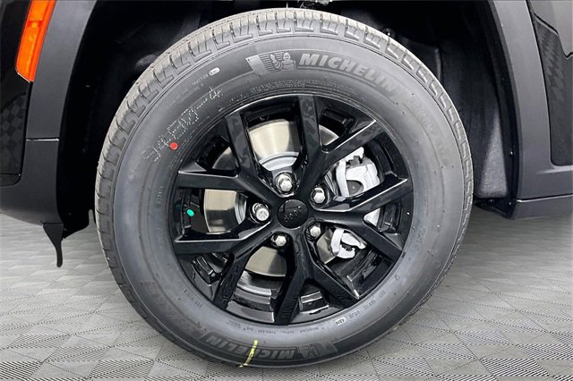 New 2025 Jeep Grand Cherokee L Altitude image 13