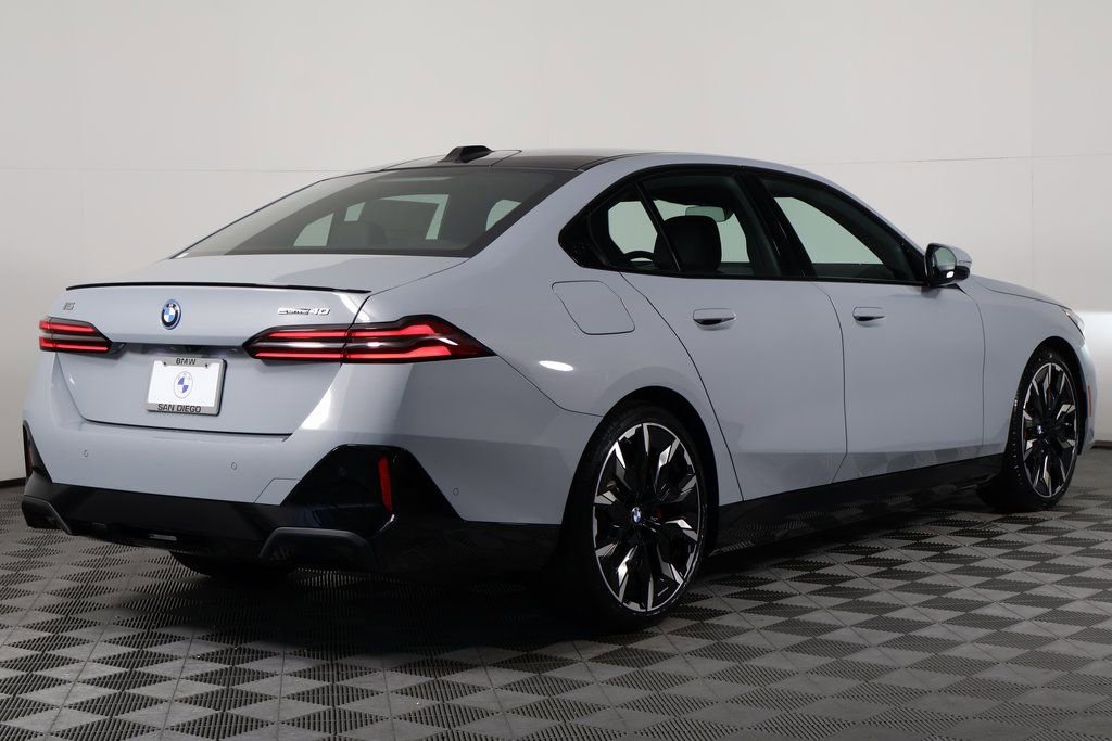 New 2026 BMW i5 eDrive40 w/ M Sport Package image 2