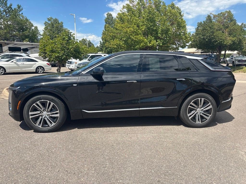 Certified 2024 Cadillac Lyriq Luxury AWD/4WD image 2