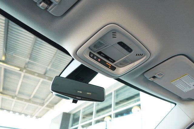 Used 2020 Chevrolet Traverse LT w/ LT Premium Package image 25