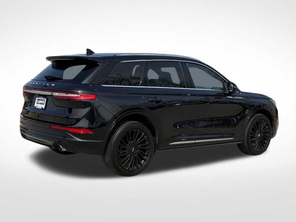 Used 2022 Lincoln Corsair Reserve image 3