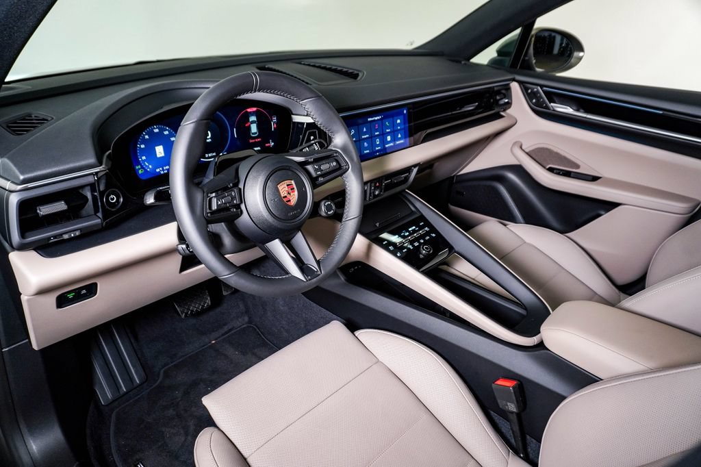 New 2026 Porsche Macan 4 Electric AWD/4WD image 4