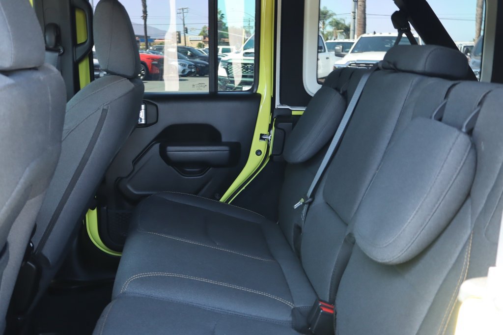 Used 2024 Jeep Wrangler Unlimited AWD/4WD image 33