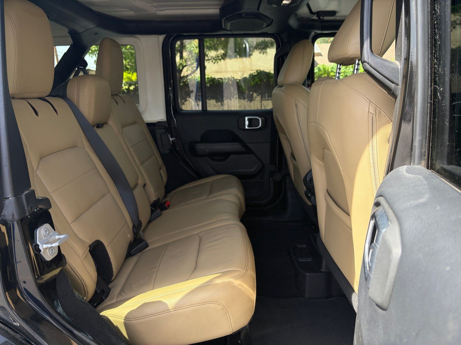 Used 2018 Jeep Wrangler Unlimited Sahara w/ Uconnect 4C Nav & Sound Group AWD/4WD image 26