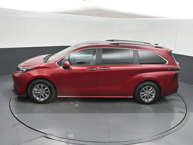Used 2025 Toyota Sienna XLE FWD image 43