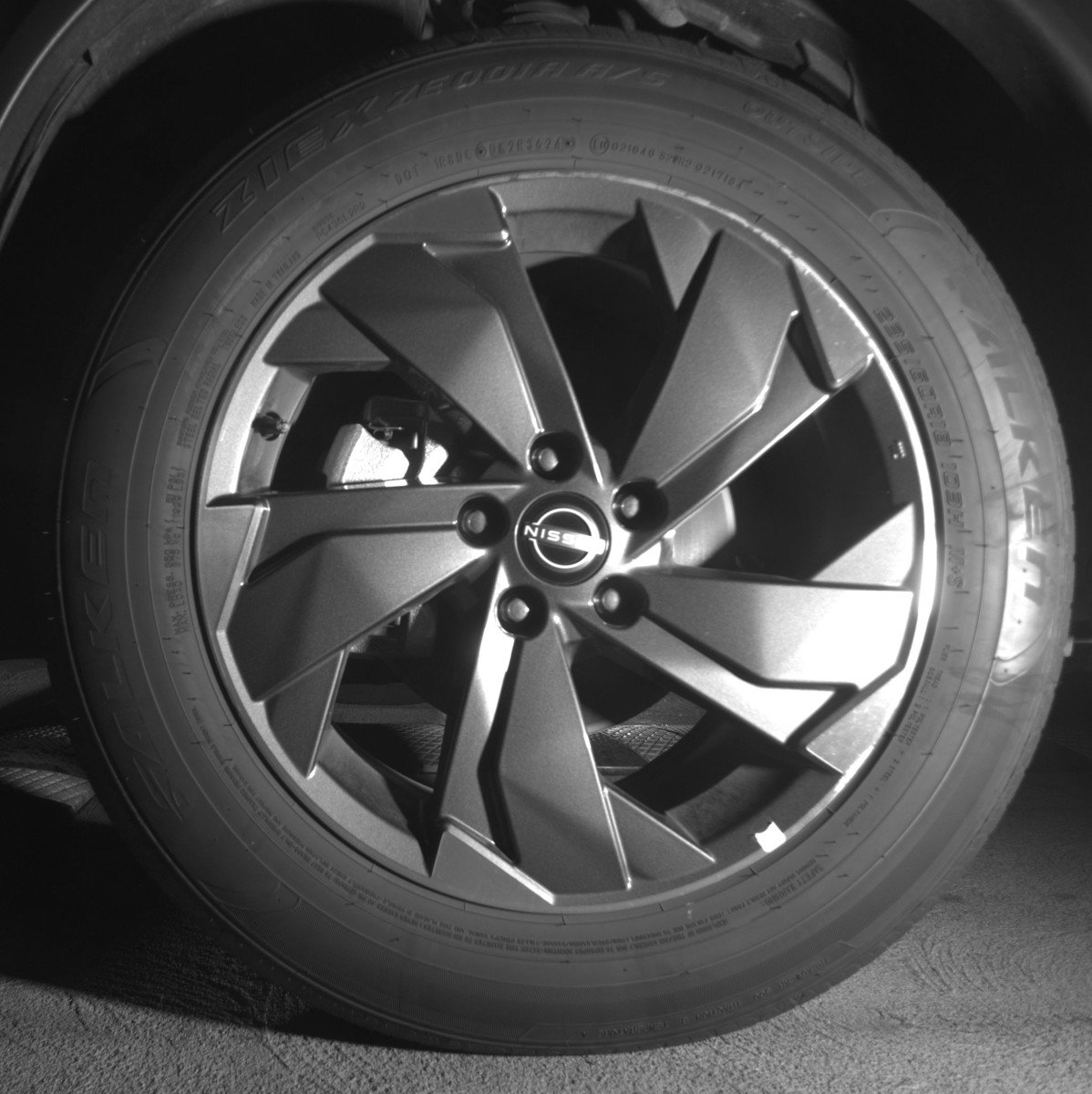 Used 2025 Nissan Rogue SV image 12