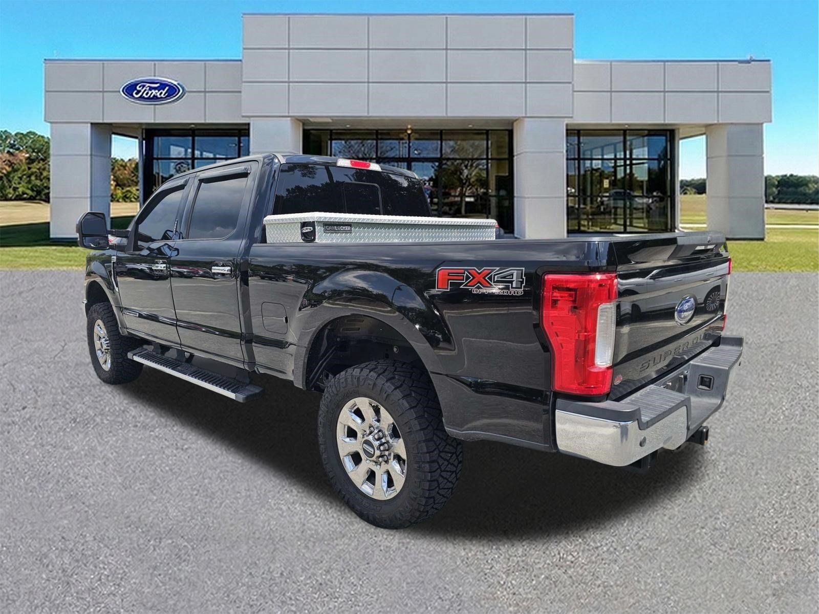 Used 2017 Ford F250 Lariat w/ Lariat Ultimate Package AWD/4WD image 4