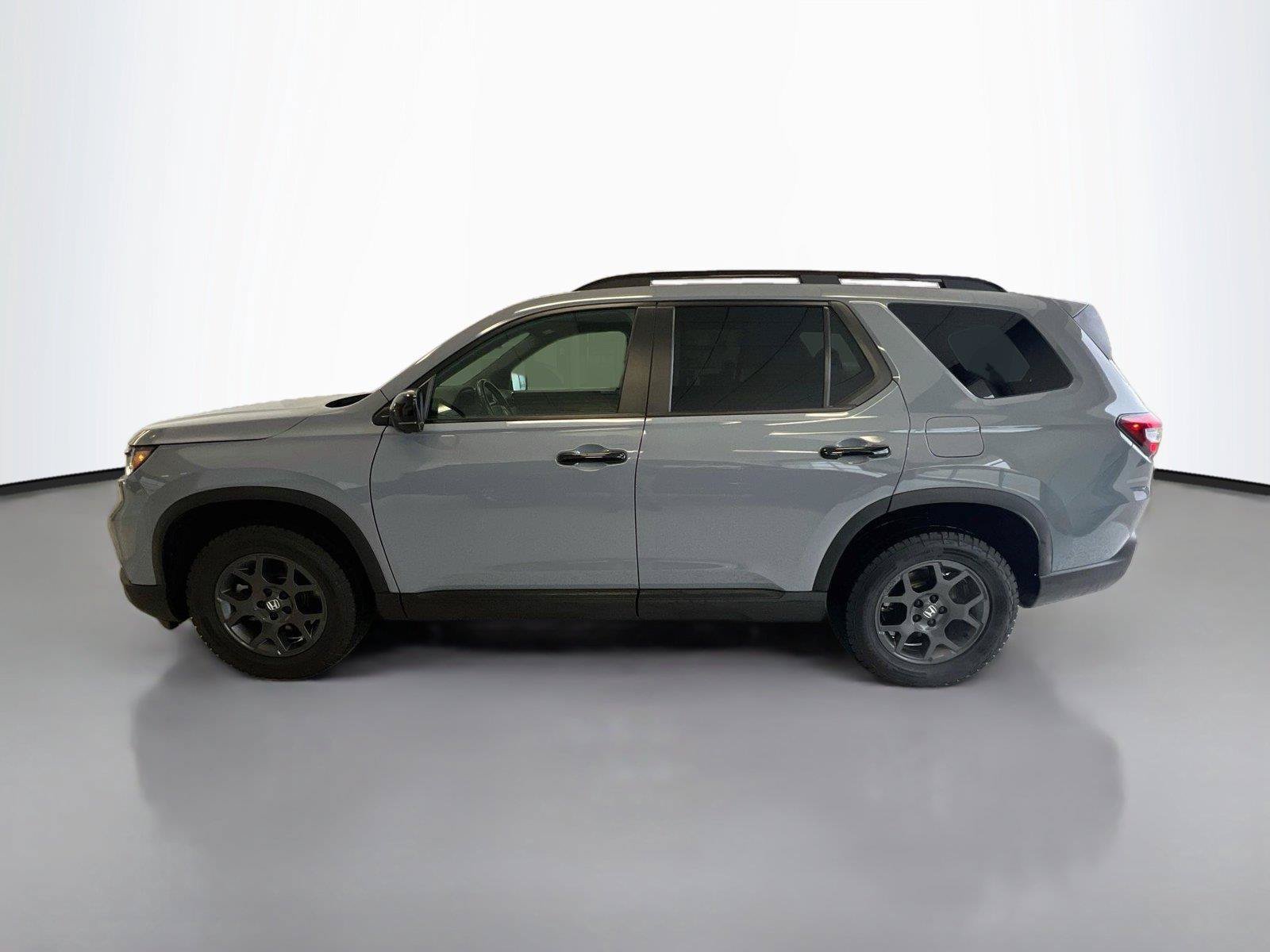 Certified 2025 Honda Pilot TrailSport image 8