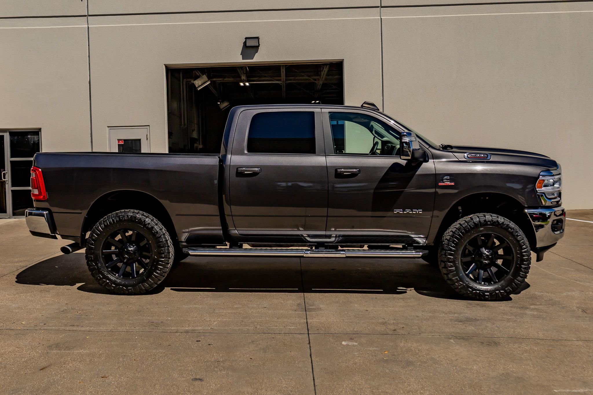 Used 2024 RAM 2500 Laramie AWD/4WD image 11