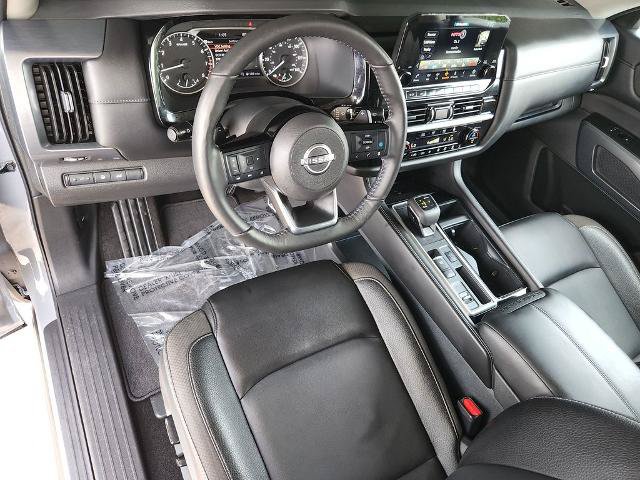 Certified 2024 Nissan Pathfinder SL w/ Black Appearance Package FWD image 12