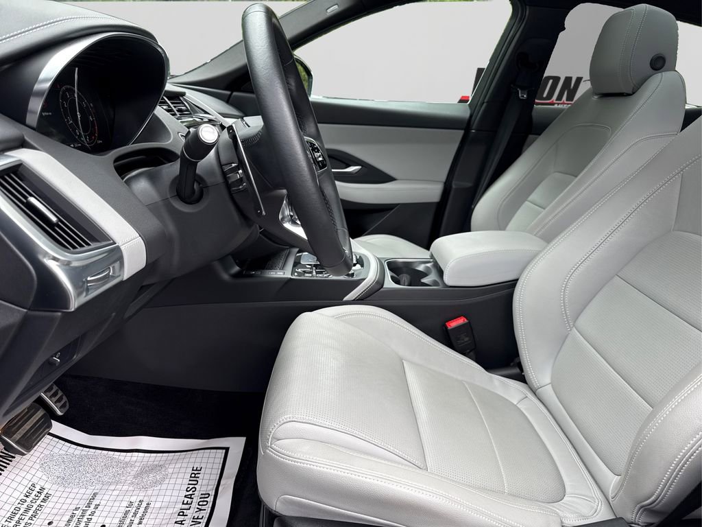 Used 2024 Jaguar E-PACE R-Dynamic SE image 9