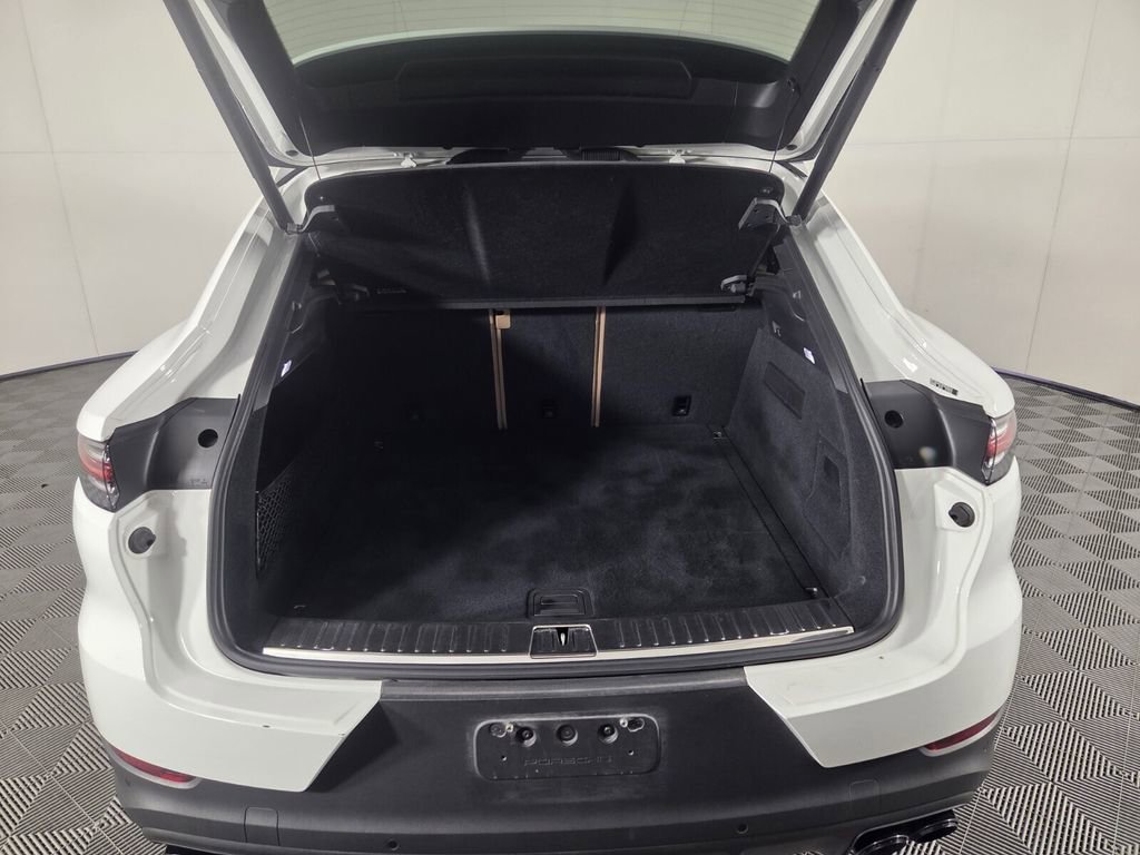 Used 2023 Porsche Cayenne Platinum Edition image 29