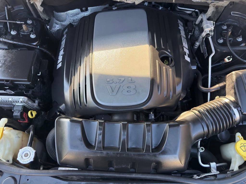 Used 2014 Jeep Grand Cherokee Overland w/ Advanced Technology Group AWD/4WD image 35