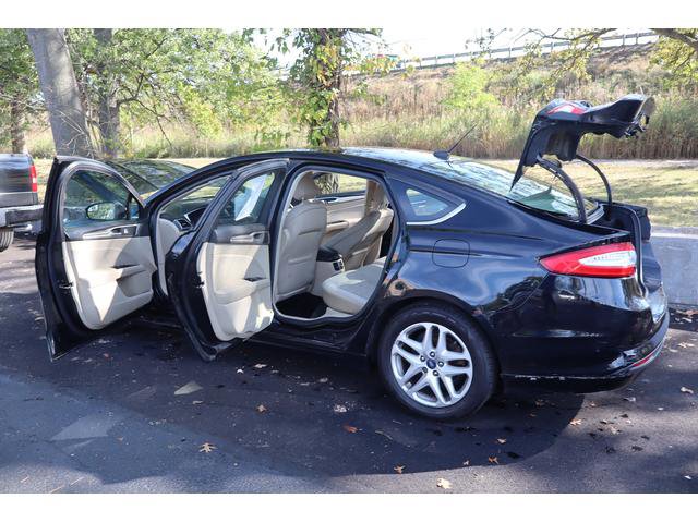 Used 2016 Ford Fusion SE image 16
