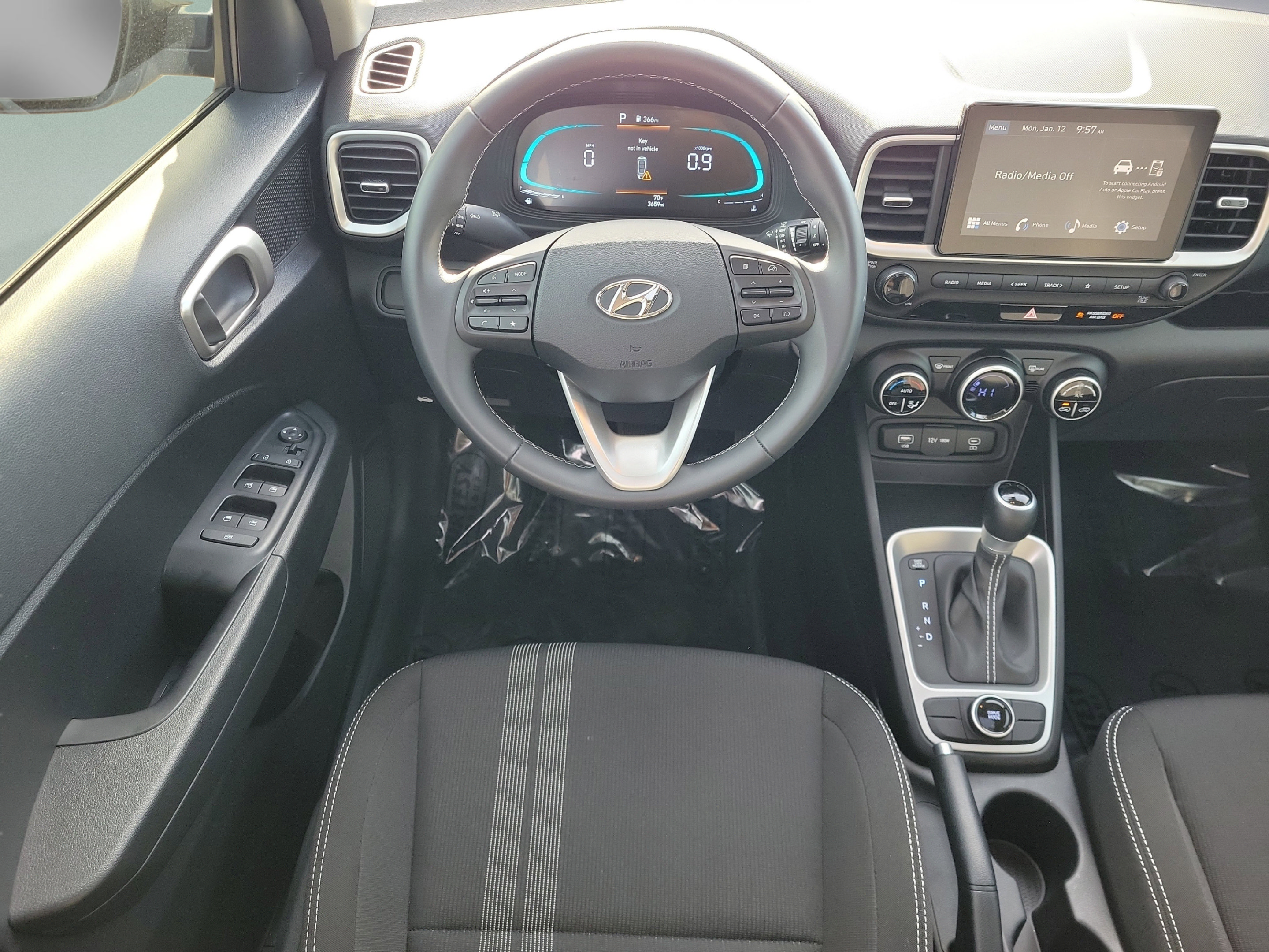 Used 2025 Hyundai Venue SEL FWD image 29