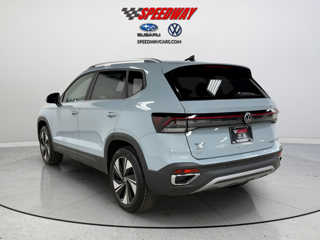 Used 2025 Volkswagen Taos SE image 5