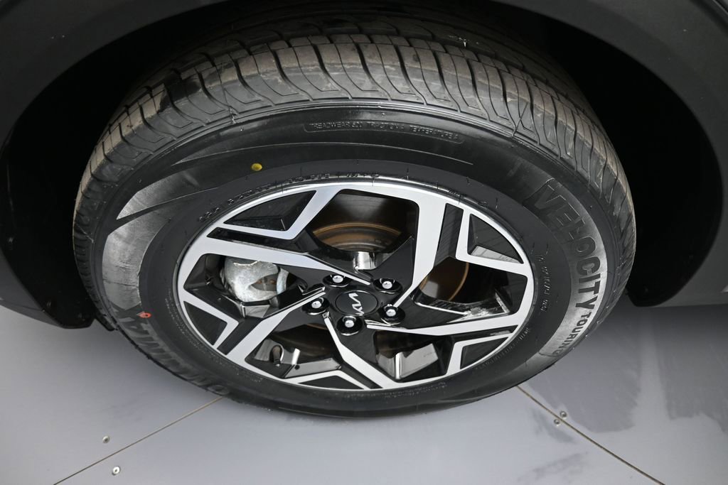 Certified 2025 Kia Sportage LX FWD image 14