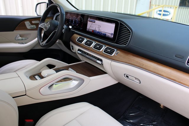 Used 2024 Mercedes-Benz GLS 450 4MATIC image 12