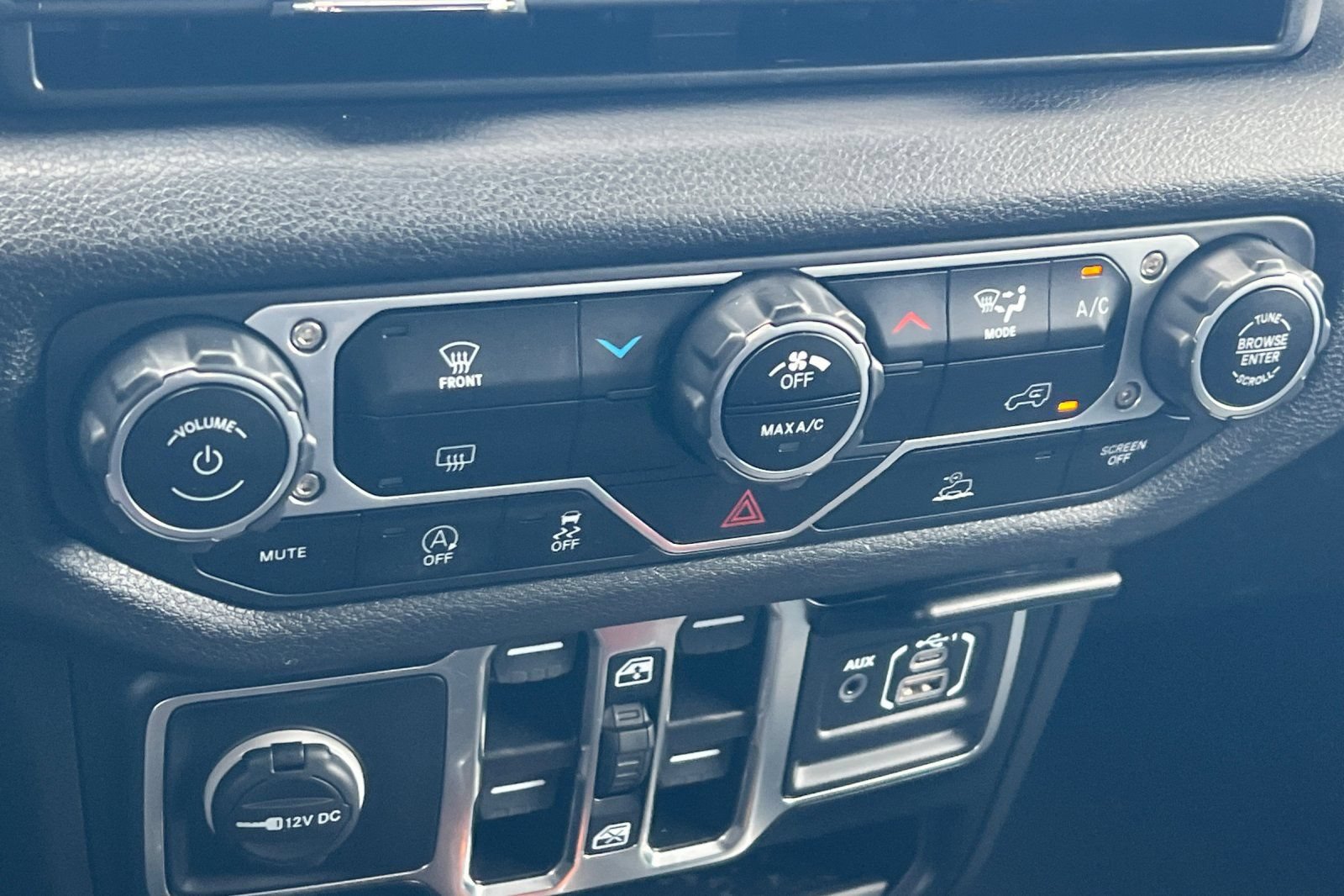 Used 2024 Jeep Gladiator Sport AWD/4WD image 16