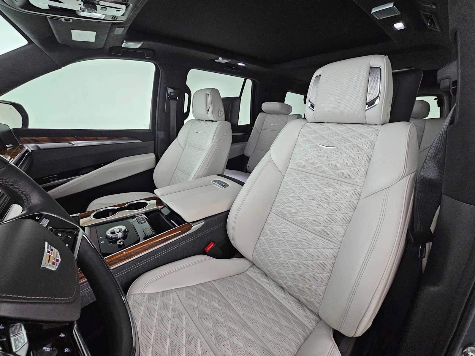 Certified 2025 Cadillac Escalade Sport Platinum w/ LPO, Floor Liner Package AWD/4WD image 24