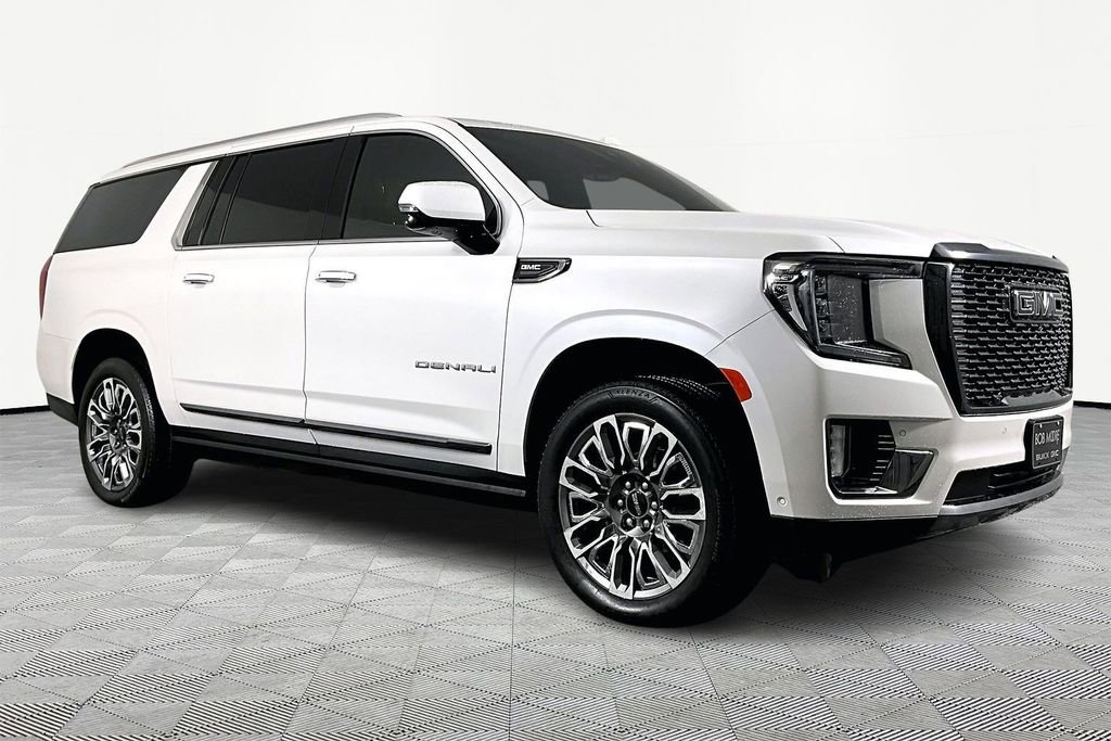 Used 2024 GMC Yukon XL Denali Ultimate image 3