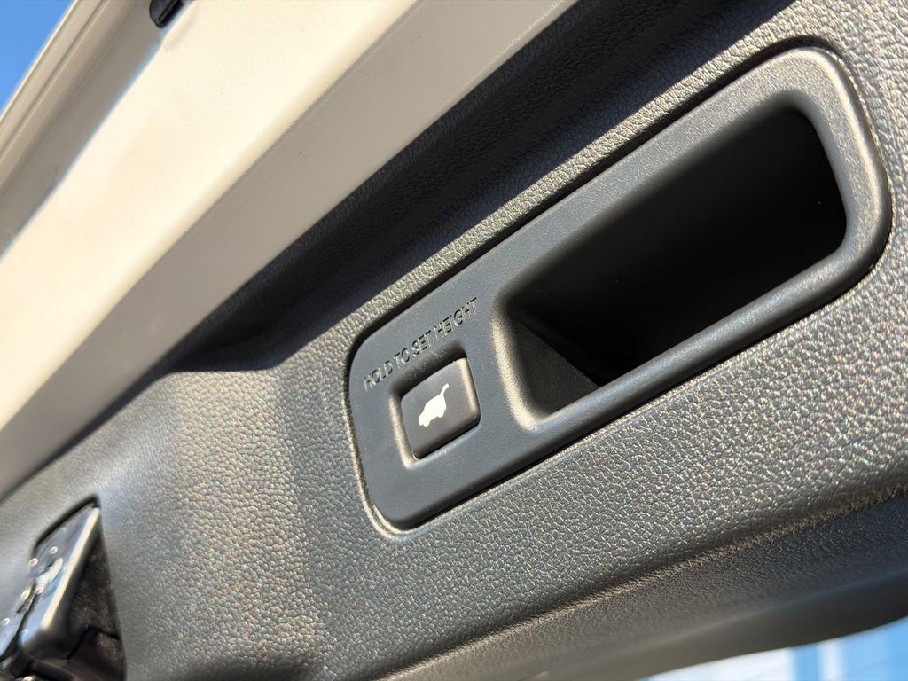 Used 2023 Honda Pilot Touring image 9