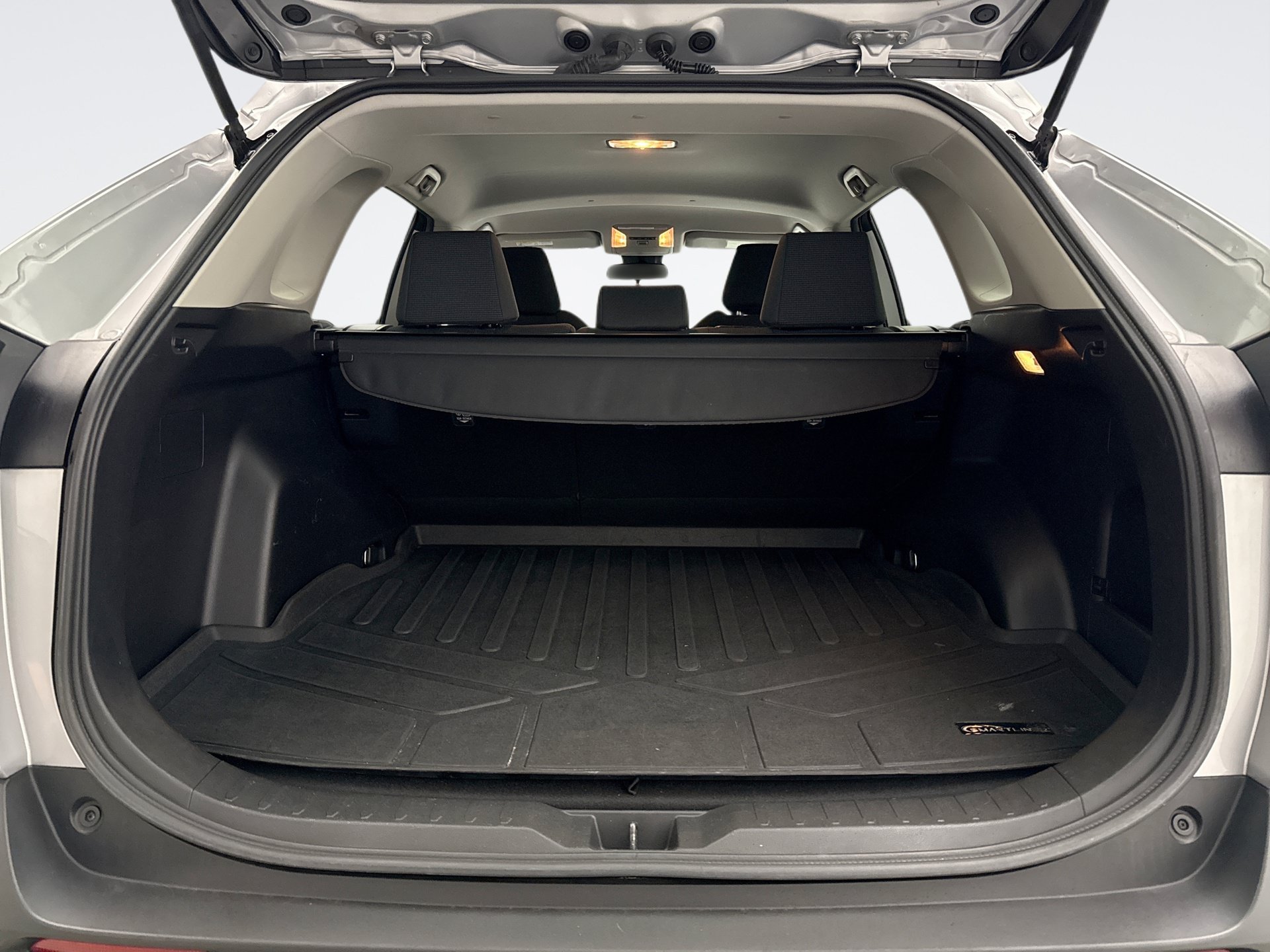 Used 2021 Toyota RAV4 LE AWD/4WD image 18