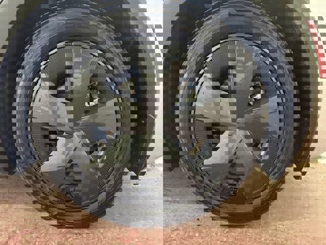 Used 2024 Toyota Prius LE image 25